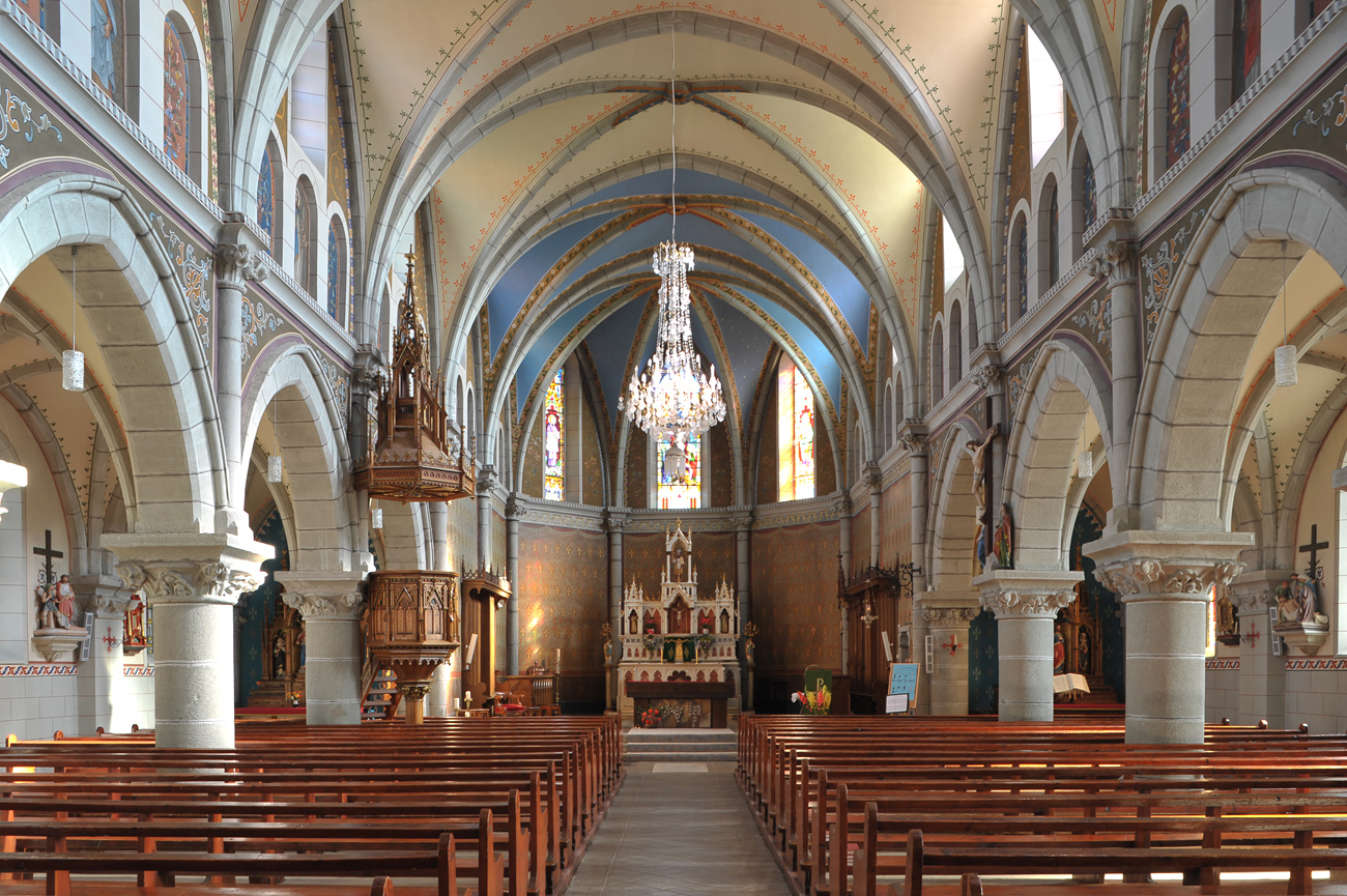 St-Loup-Kirche, in Le Crêt (La Verrerie), 1887-1889 nach Plänen des Pfarrers und Architekten Ambroise Villard erbaut. 
