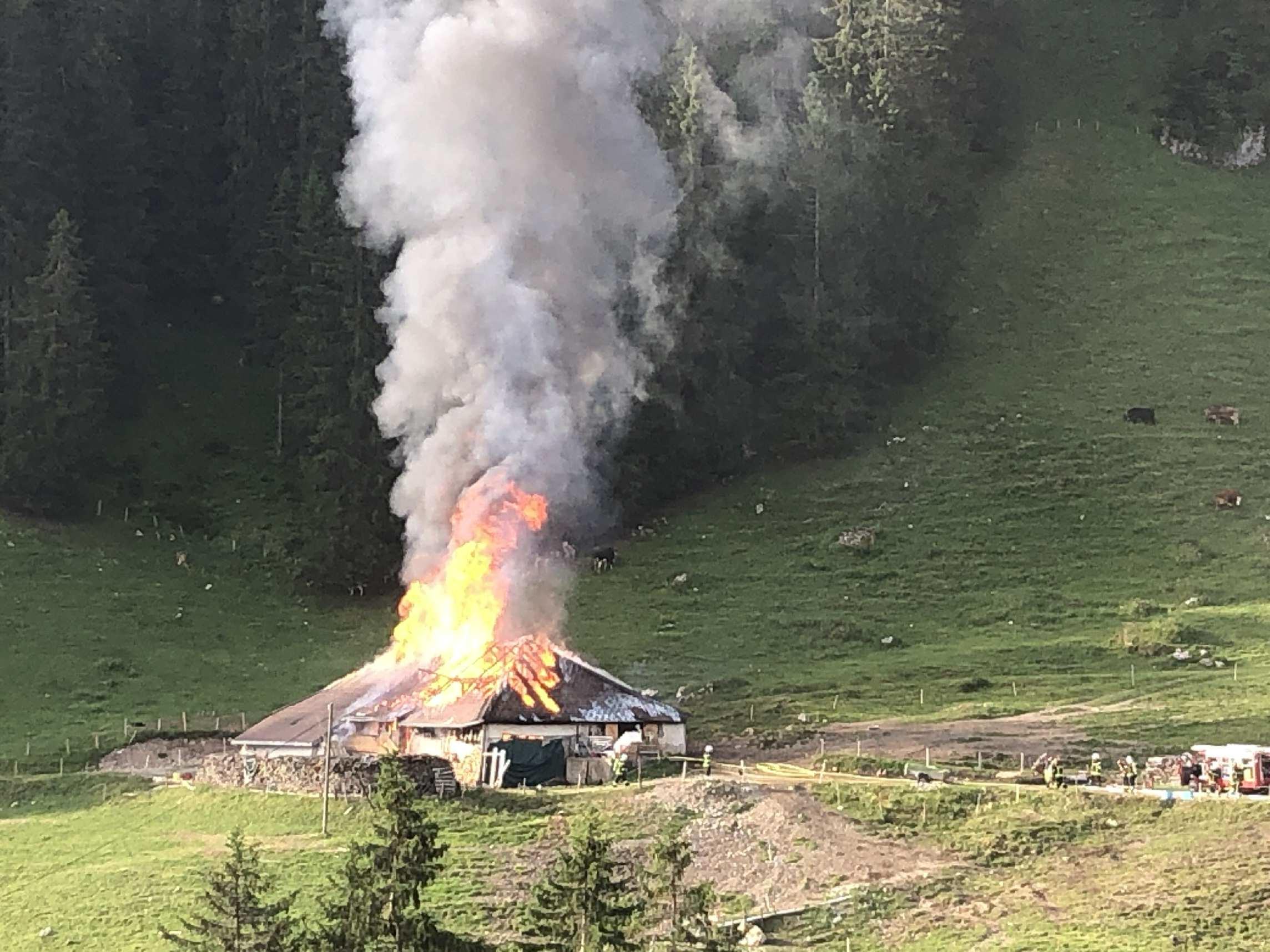 Un chalet d’alpage détruit par les flammes à Charmey