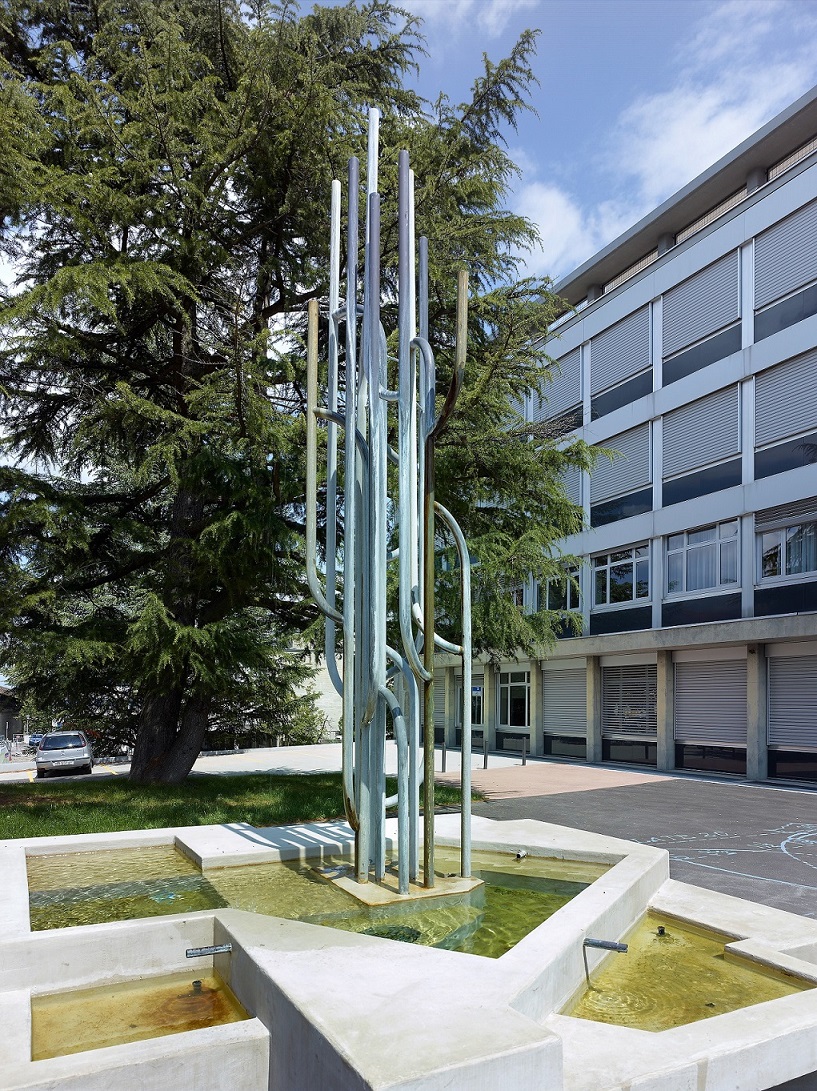 Bâtiment F et fontaine, Remparts 7, Fribourg