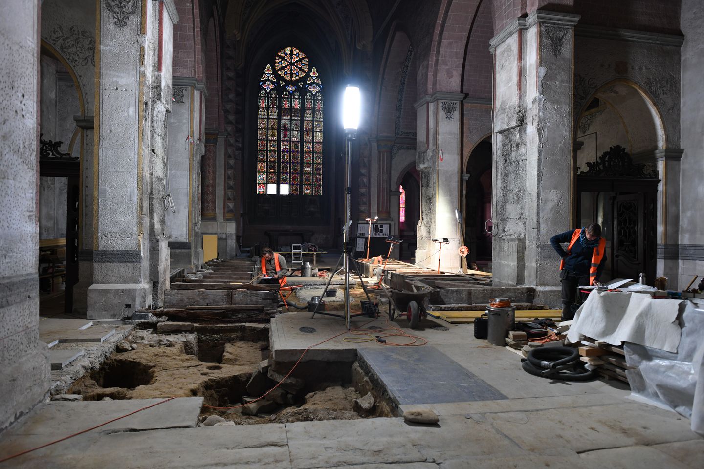 Église abbatiale d'Hauterive: sondages archéologiques dans la nef et le chœur