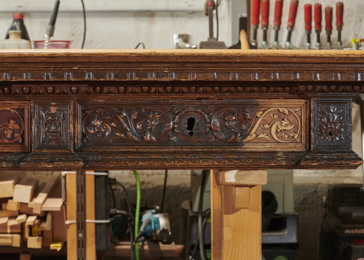 Bureau en cours de restauration