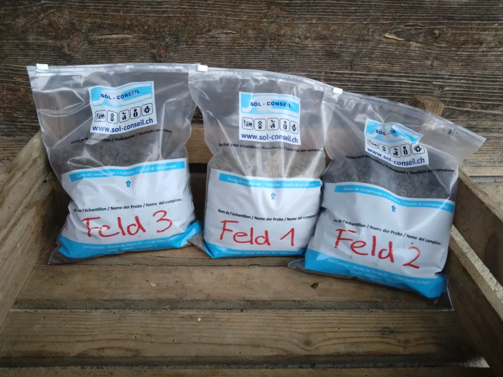 Échantillons de sol: échantillonnage, quantité de terre et étiquetage des sachets doivent être corrects.