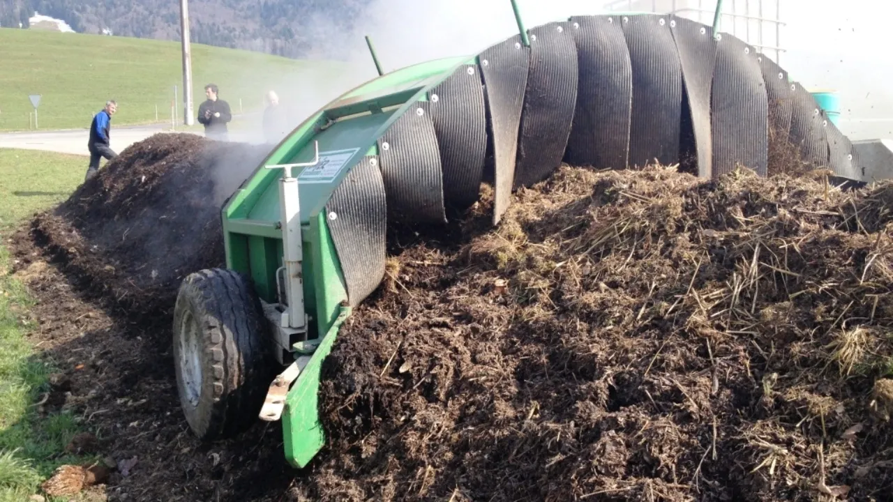    Retourner le compost (2)