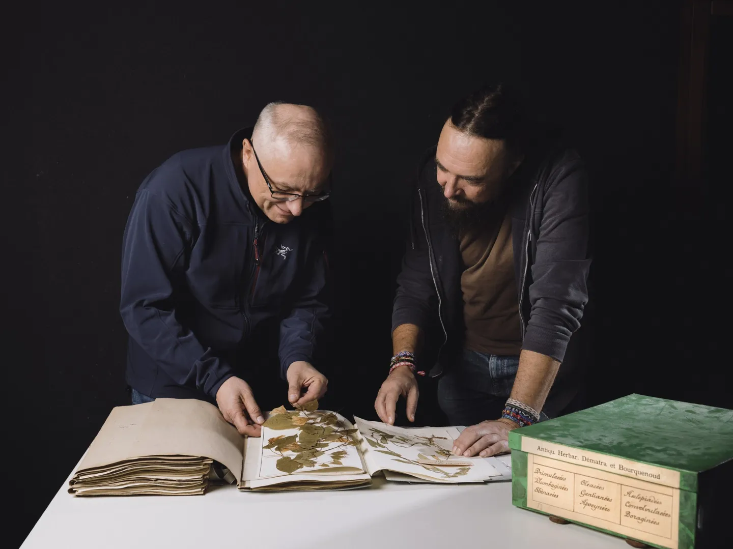 Jede noch nicht digitalisierte Herbarschachtel birgt die Hoffnung, neue, spannende Geschichten zutage zu fördern.