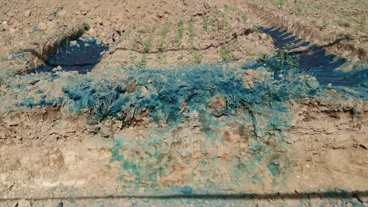 Colorant permettant de visualiser l’infiltration de l’eau dans le sol et de repérer les zones compactées.