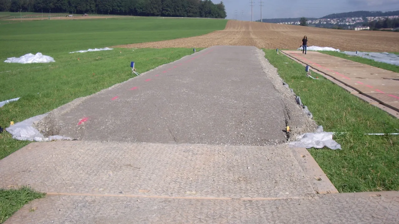 Différents types de pistes de chantier ont été testées à Grangeneuve en 2009.