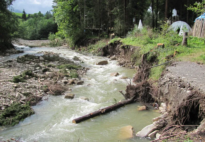 Ufererosion an der Sense nach einem Hochwasser, 2014