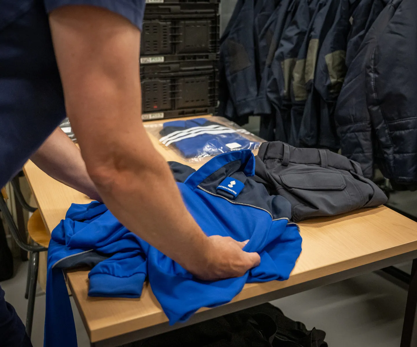 Analyse des possibilités de "réutilisation, remploi et recyclage" des uniformes de la police