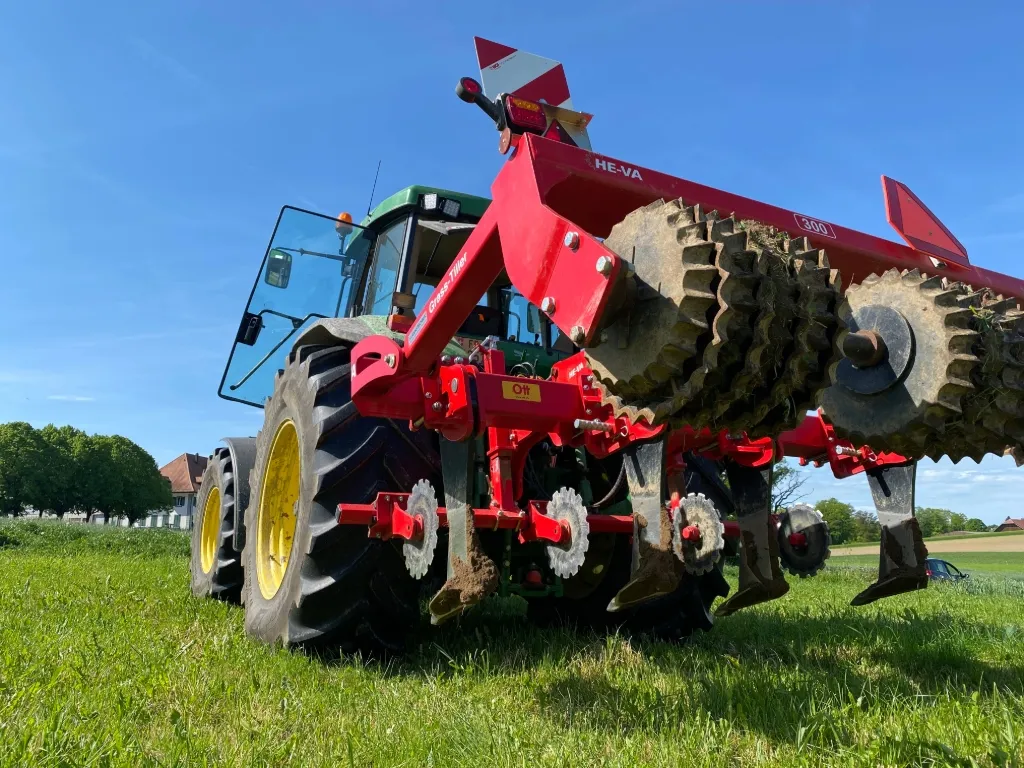 Einsatz von Graslandtiefenlockeren: Die Maschine