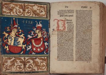 Bible latine imprimée à Strasbourg en 1485. Z 299, contreplat supérieur et f. aa1r. Bibliothèque cantonale et universitaire Fribourg