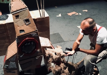 photo du spectacle intitulé Laïka, le chien de l’espace 