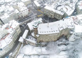 Hôtel cantonal en hiver