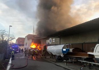 Incendie d’un chantier naval à Praz / Brand einer Schiffswerft in Praz