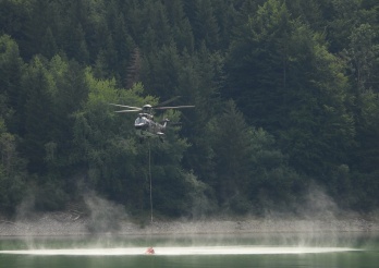 Ravitaillement en eau par hélicoptère