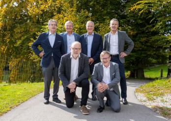 Treffen der sechs Direktoren im 2022, um die 50 Jahre der Wirtschaftsförderung zu feiern, von links nach rechts: Guy Macheret (1971-1985), Rudolf Zurkinden (1992-1999), Jean-Luc Mossier (2011-2018), Michel Pittet (1985-1991), Jerry Krattiger (depuis 2019), Thierry Mauron (1999-2011).