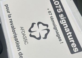 Boîte contenant les signatures de la pétition