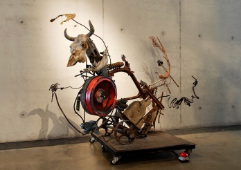 Jean Tinguely, La vache qui rit, 1990