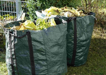 les déchets de jardin doivent être éliminés à la déchetterie