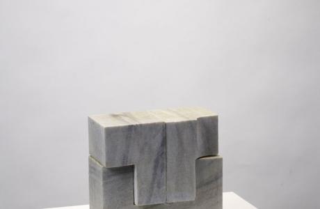 Emile Angéloz, Elément en trois pièces, pierre, 1967-1999