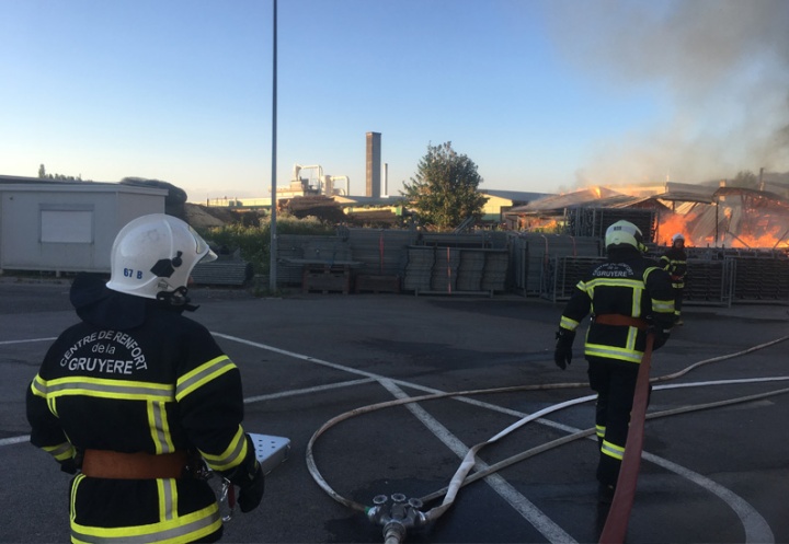 Bild vergrößern Feuerwehr