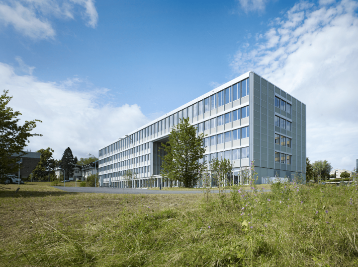 Agrandir l'image Le bâtiment du SAAV et du SEn à Givisiez