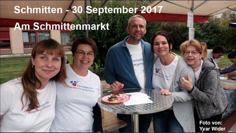 La promotion des agent-e-s Schmitten gemeinsam au marché du village