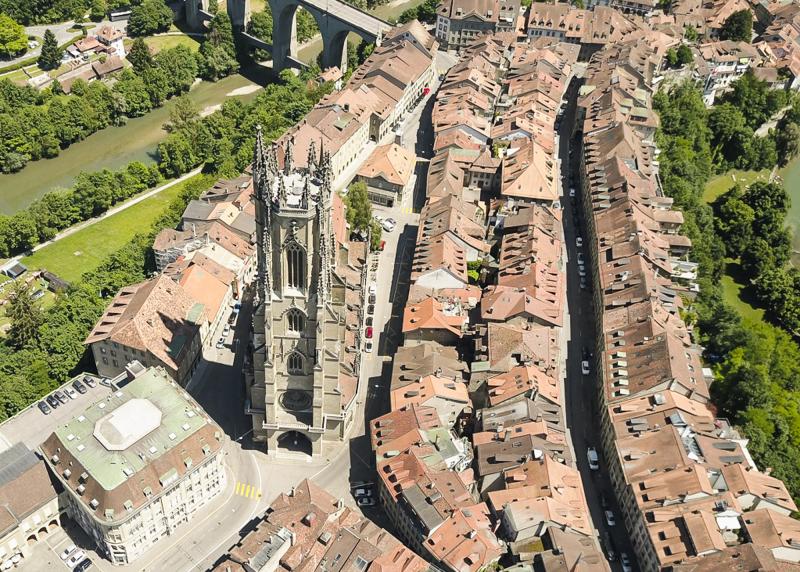 Fribourg, vue aérienne sur la cathédrale St-Nicolas