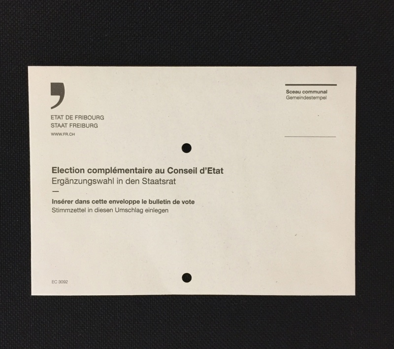 Enveloppe de vote perforée - Stimmcouvert mit Löchern