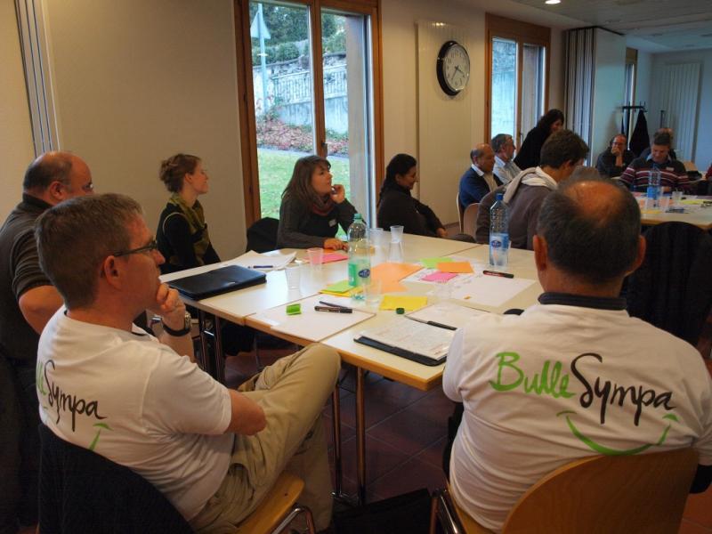 Vernetzer/innen+ von «Bulle Sympa» in einem partizipativen Workshop an der kantonalen Austauschveranstaltung