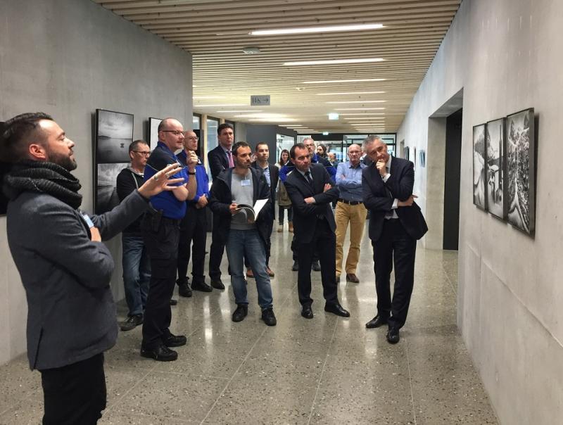 Vernissage de l'exposition des œuvres de "2m2" dans le nouveau bâtiment de la police cantonale