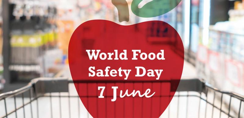 L'image montre le logo choisi par les UN pour la Journée internationale de la sécurité sanitaire des aliments, soit une pomme rouge