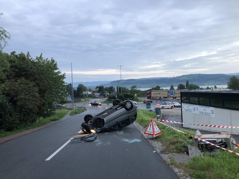 Une automobiliste se blesse lors d’un accident à Morat – appel à témoins