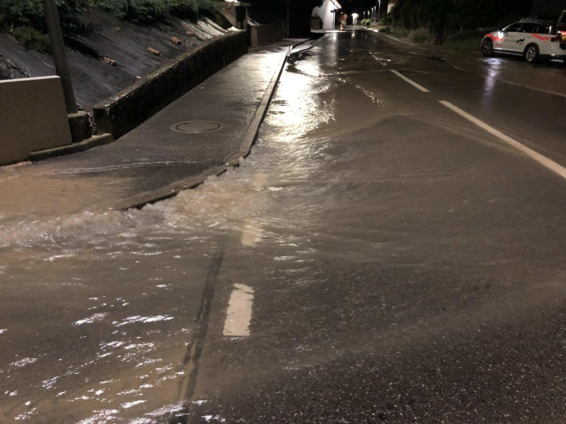 Rupture d’une conduite d’alimentation régionale à Frasses / Rohrbruch einer regionalen Wasserleitung in Frasses