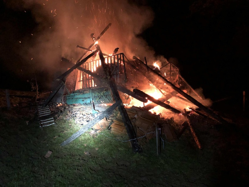 Une grange brûle complètement à Zumholz / Eine Scheune brennt in Zumholz komplett nieder