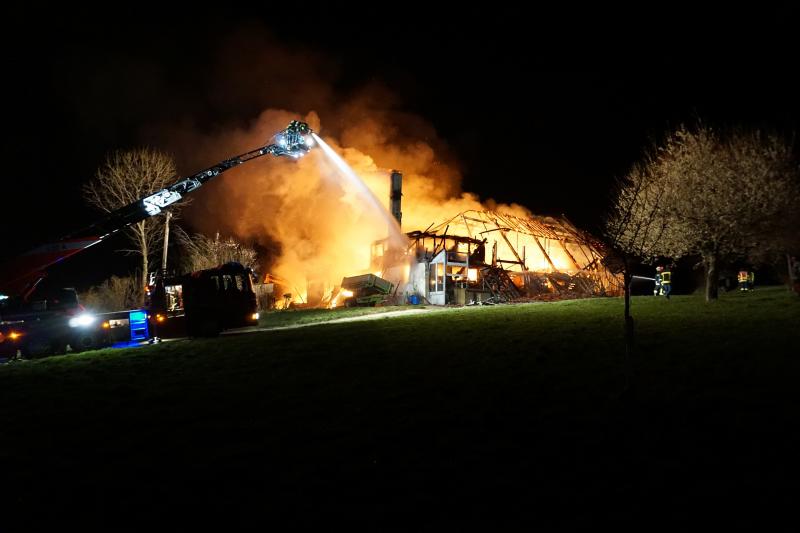 Une ferme agricole détruite par les flammes à Rechthalten / Ein Brand zerstört ein Bauernhaus in Rechthalten