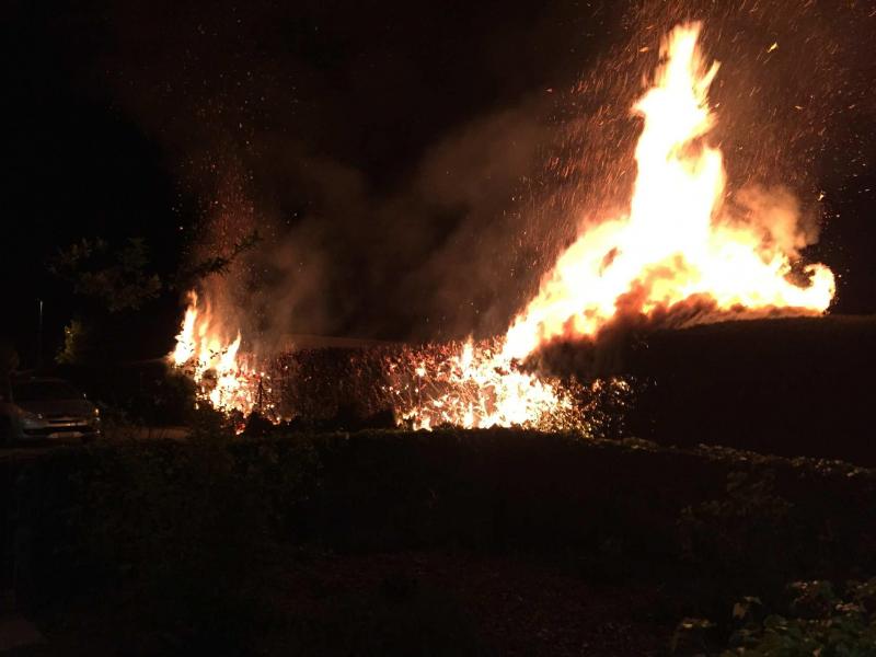 Deux incendies à quelques heures d’intervalle à Meyriez et Villars-sur-Glâne / Fahrlässiges Verhalten verursacht zwei Brände innerhalb weniger Stunden