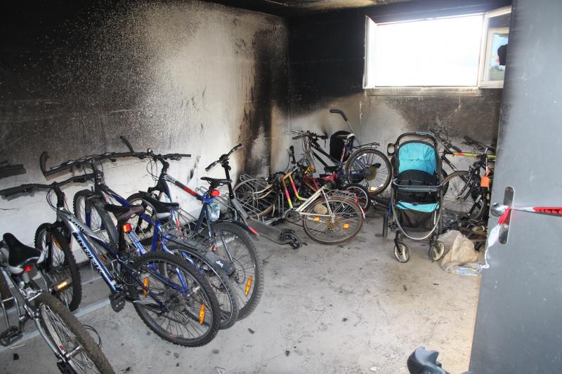 Incendie dans le local à vélo d’un immeuble à Belfaux / Brand im Fahrradraum eines Gebäudes in Belfaux