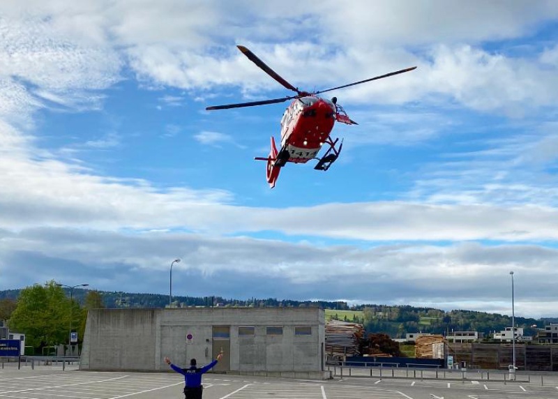 La chute d’un arbre blesse grièvement une promeneuse à Pont / Umgefallener Baum verletzt eine Spaziergängerin in Pont schwer