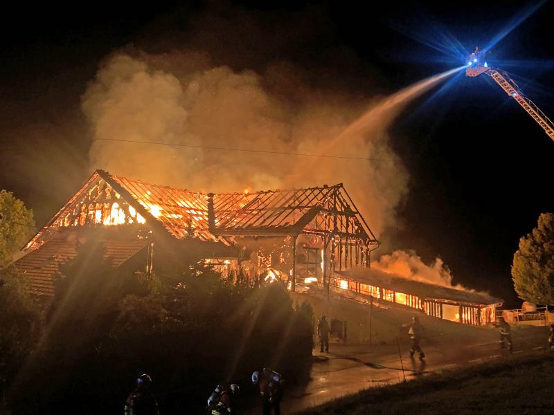 Une ferme détruite par les flammes à Romont