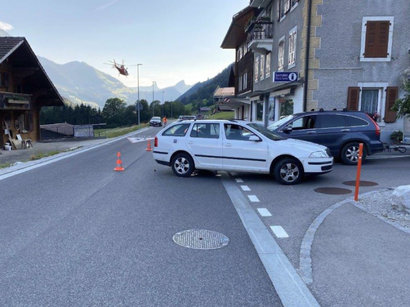 Un coureur cycliste blessé dans un accident de la circulation à Jaun / Ein Radrennfahrer wird bei einem Verkehrsunfall in Jaun verletzt