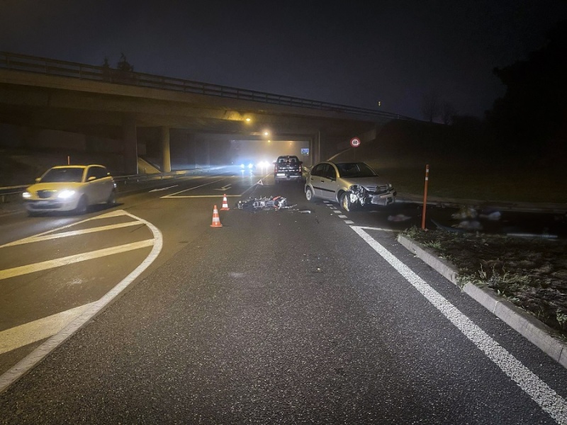 Il renverse un motocycliste à Rossens / Motorradfahrer in Rossens angefahren