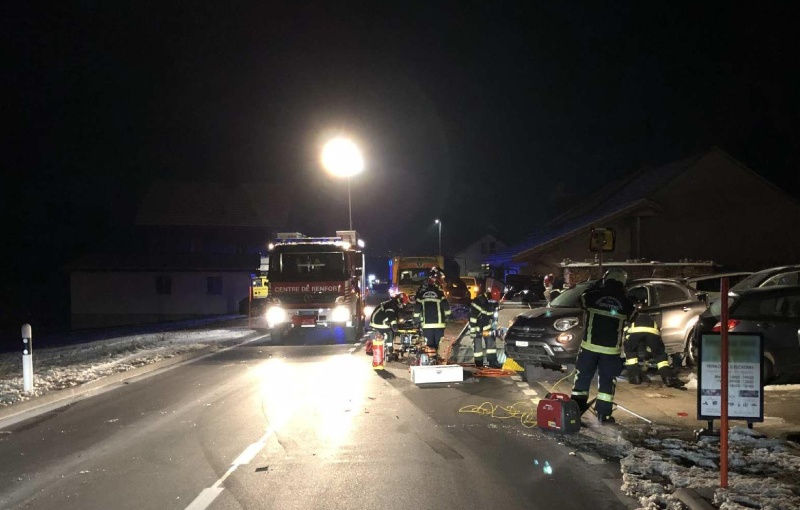 Un dépanneur grièvement blessé lors d’un accident à Sorens – appel à témoin / Ein Pannenhelfer wird bei einem Unfall in Sorens schwer verletzt - Zeugenaufruf