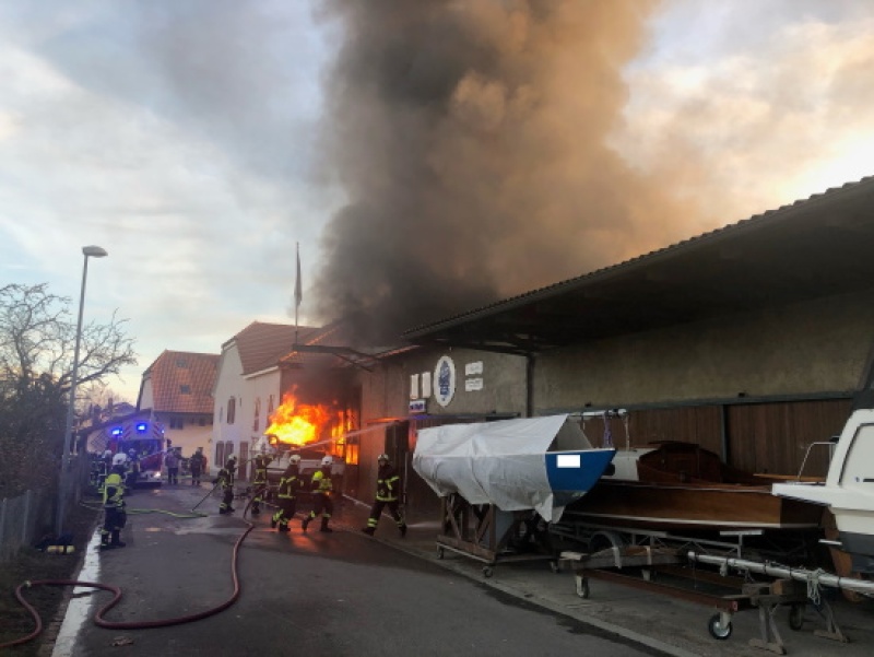 Incendie d’un chantier naval à Praz / Brand einer Schiffswerft in Praz