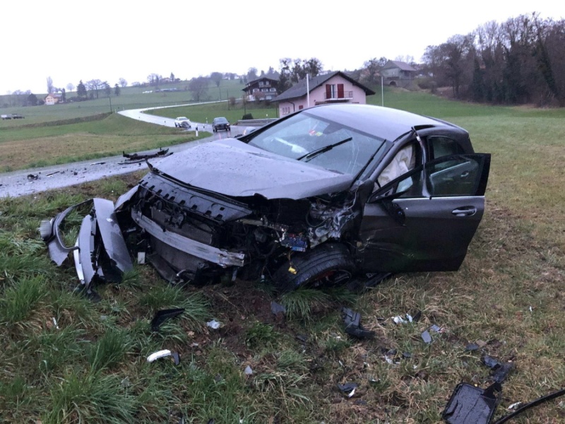 Un accident frontal fait deux blessés à Montagny-la-Ville / Frontalkollision mit zwei Verletzten in Montagny-la-Ville