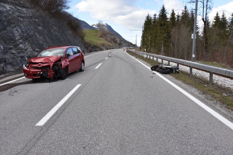 Un accident frontal fait trois blessés à Les Sciernes d’Albeuve