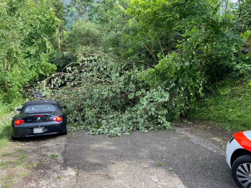 Deux orages ont frappé notre canton – police et pompiers fortement sollicités / Zwei Unwetter ziehen über unseren Kanton - Polizei und Feuerwehr im Grosseinsatz