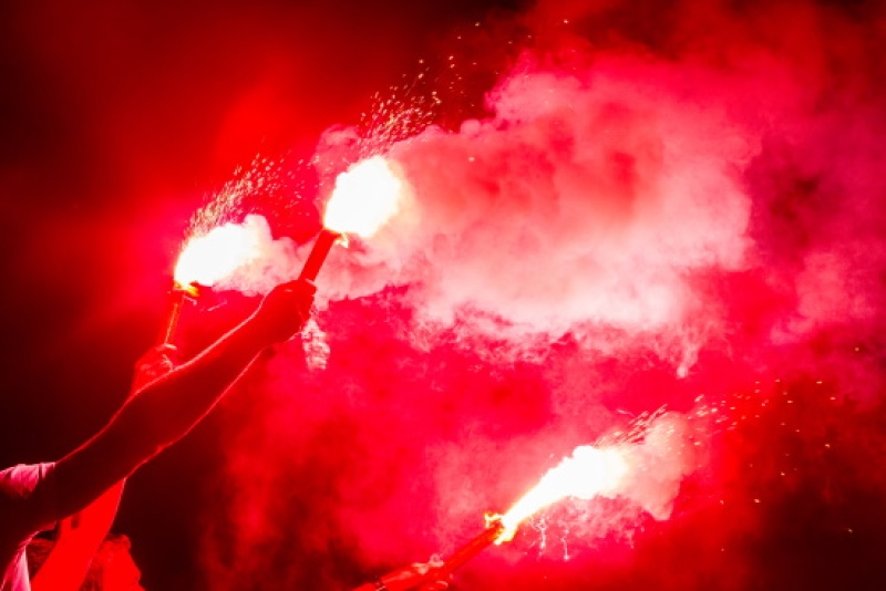 Eurofoot 2021 : L’utilisation d’engins pyrotechniques est dangereuse !/Eurofoot 2021: Die Verwendung von pyrotechnischen Gegenständen ist gefährlich!