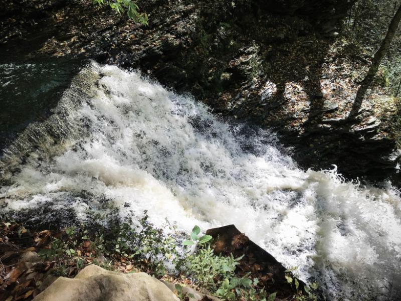 Bach mit Wasserfall