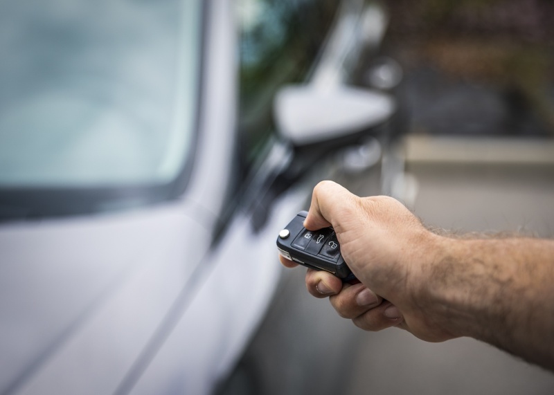 Quatre mineurs interpellés suite à des vols dans des voitures dans le district du Lac / Vier Minderjährige nach Diebstählen aus Fahrzeugen im Seebezirk angehalten