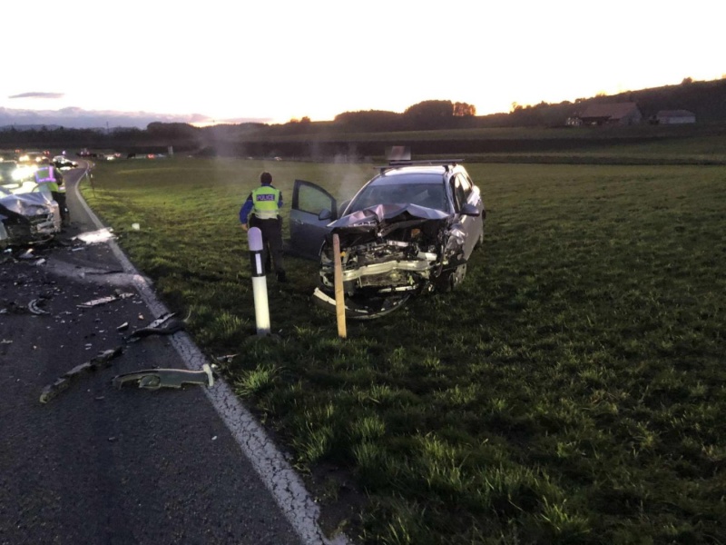 Un accident de la circulation fait trois blessés à Semsales / Verkehrsunfall mit drei Verletzten in Semsales